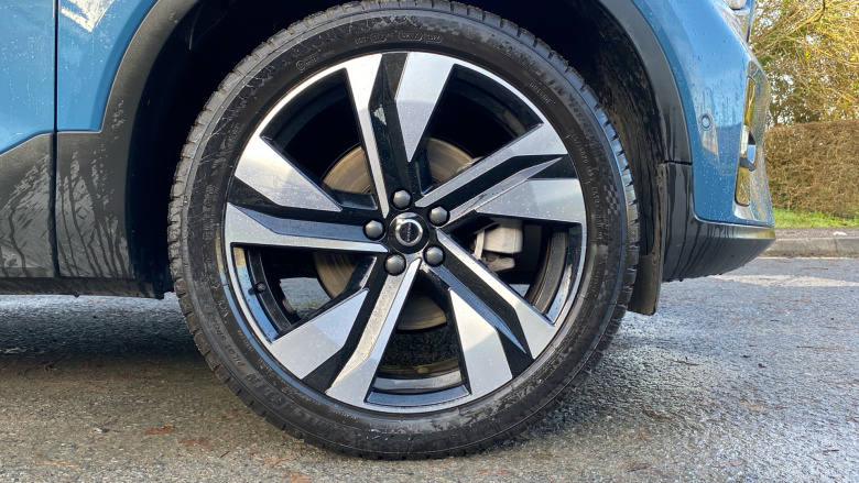 Volvo XC40 2.0 B4P Ultra Dark 5dr Auto Petrol Estate